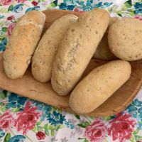 Glutenfreie Brötchen und Brötchen von der Brotmischung White Liana