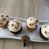 Muffins with caramel whipped cream