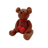 Brauner Teddybär mit Herz