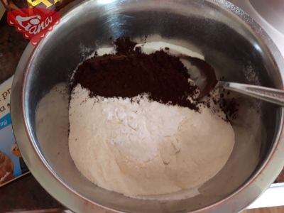 Ciasto bezglutenowe z nadzieniem mascarpone-czekoladowym