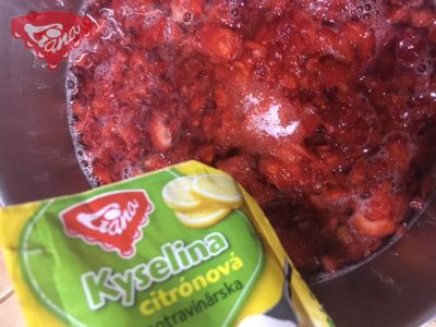 Homemade thick strawberry syrup with Želírka