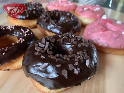 Traditionelle Donuts auf unkonventionelle Weise