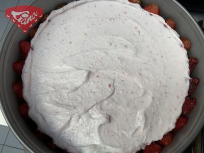 Strawberry-cream cheesecake