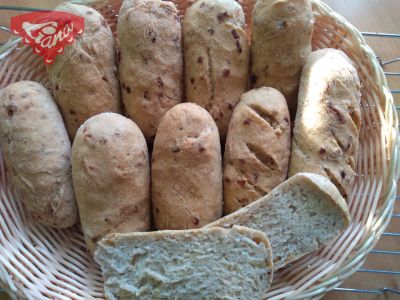 Gluten-free baguettes with onion
