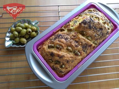 Bezlepkový olivový chlieb so šunkou
