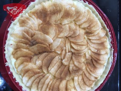 Round apple pie