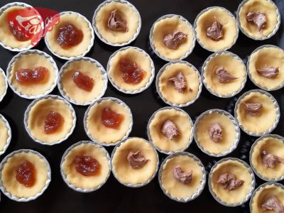 Gluten-free cupcakes with a nut cap