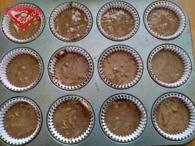 Gluten-free gingerbread muffins with apples