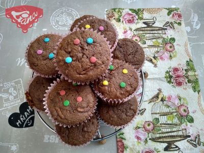 Gluten-free gingerbread muffins with apples