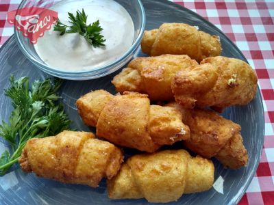 Gluten-free potato rolls filled with grated cheese