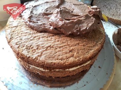 Gluten-free cake with mascarpone-chocolate filling