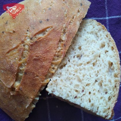 Bezglutenowy chleb na zakwasie z kefirem i miodem