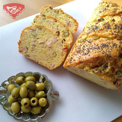 Glutenfreies Olivenbrot mit Schinken