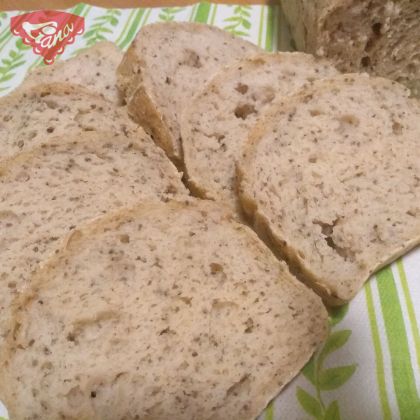 Glutenfreies dunkles Brot mit Chiasamen