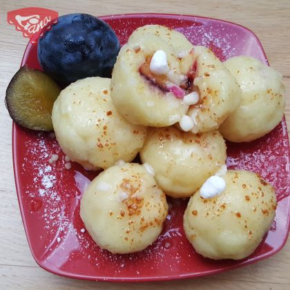 Gluten-free plum balls from potato dough