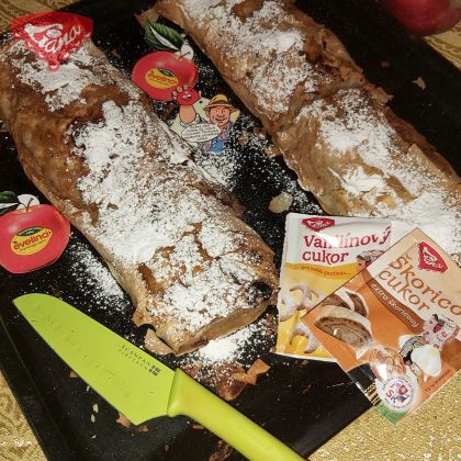 Apple strudel from ready-made dough