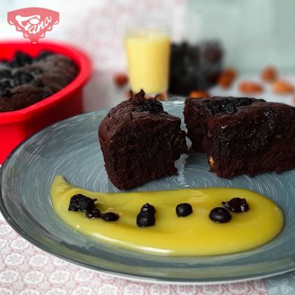 Gluten-free brownies with vanilla pudding