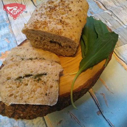 Gluten-free bread with wild garlic