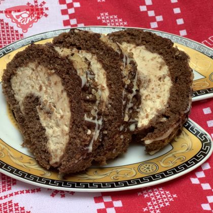 Gluten-free gingerbread roll with chestnut puree