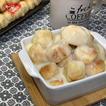 Gluten-free ducat buns topped with vanilla cream