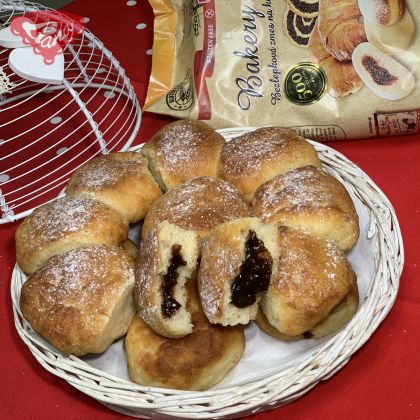 Gluten-free Czech buns with plum jam