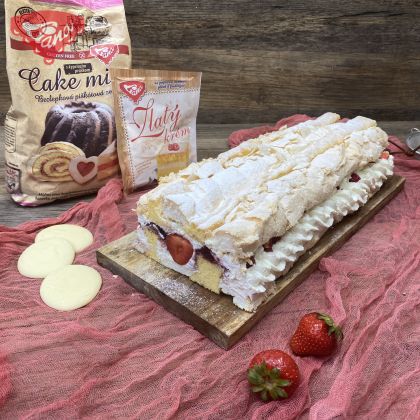 Gluten-free cardinal slices with fruit and white chocolate cream