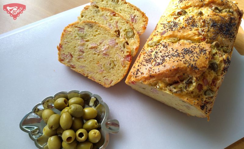 Bezlepkový olivový chlieb so šunkou