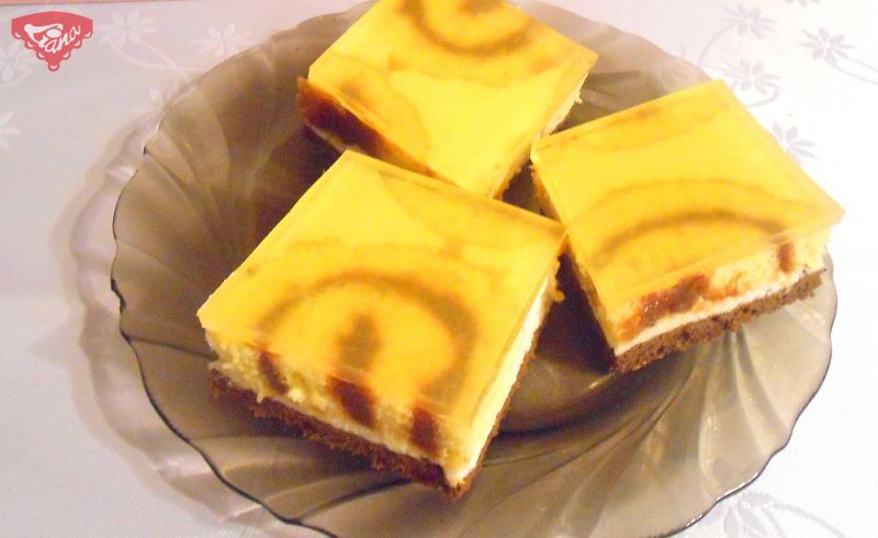 Bezlepkový želatínový koláč s roládou